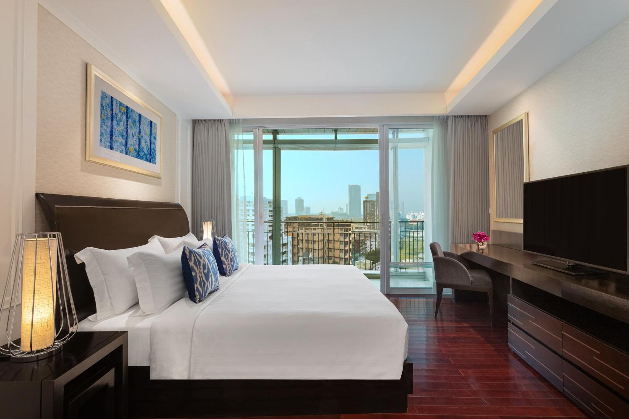 One-Bedroom Deluxe Suite King Club Benefits