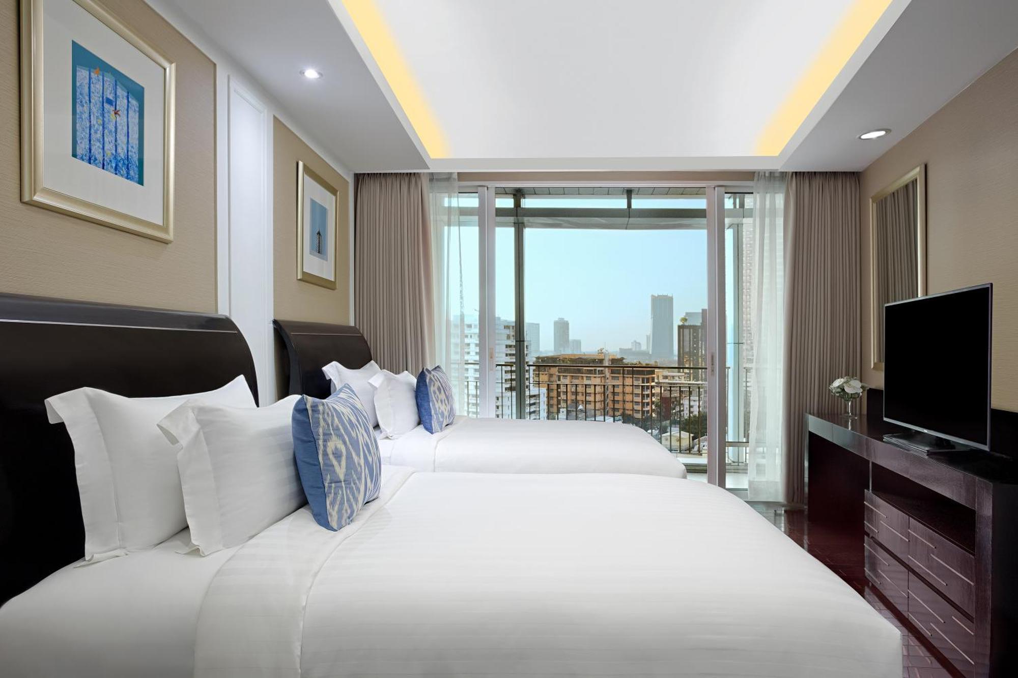 One Bedroom Deluxe Suite Twin Club Benefits